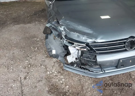 2015 Volkswagen Jetta 1.8T Se z USA, uszkodzony, nr VIN 3VWD07AJ9FM310300